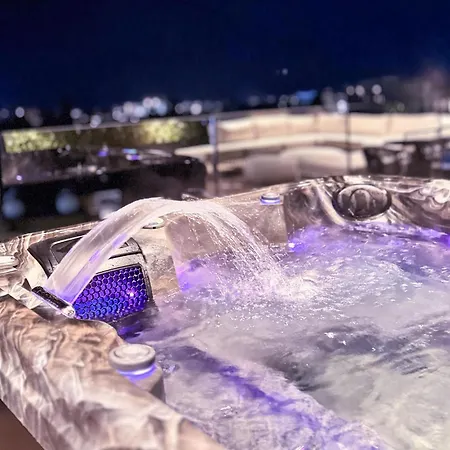 Malberry Park 302 - Modern 2bedroom With Shared Heated Pool, Sauna, Gym, Jacuzzi