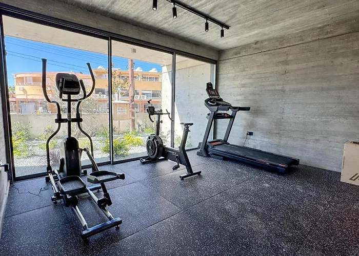 Malberry Park 302 - Modern 2bedroom With Shared Heated Pool, Sauna, Gym, Jacuzzi *