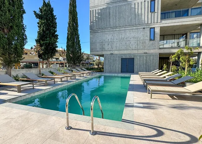 Malberry Park 302 - Modern 2bedroom With Shared Heated Pool, Sauna, Gym, Jacuzzi