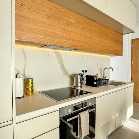Malberry Park 302 - Modern 2bedroom With Shared Heated Pool, Sauna, Gym, Jacuzzi Apartmán Paphos