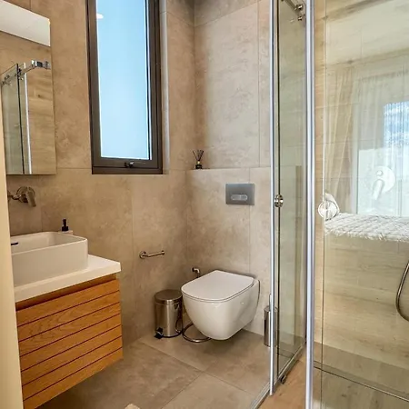 Malberry Park 302 - Modern 2bedroom With Shared Heated Pool, Sauna, Gym, Jacuzzi بافوس