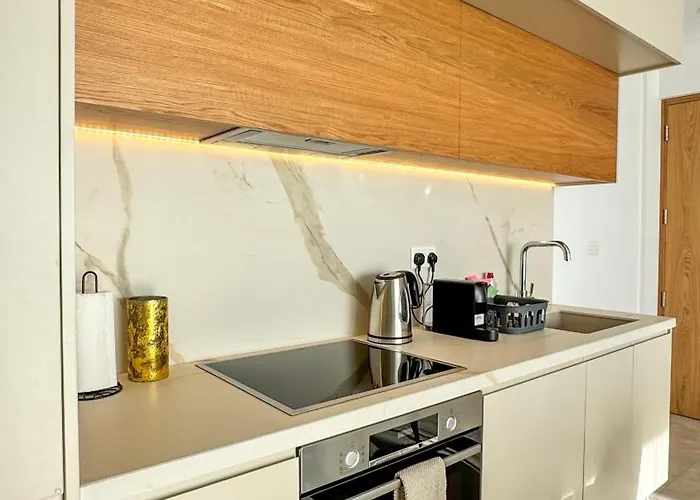 Malberry Park 302 - Modern 2bedroom With Shared Heated Pool, Sauna, Gym, Jacuzzi Lejlighed Paphos