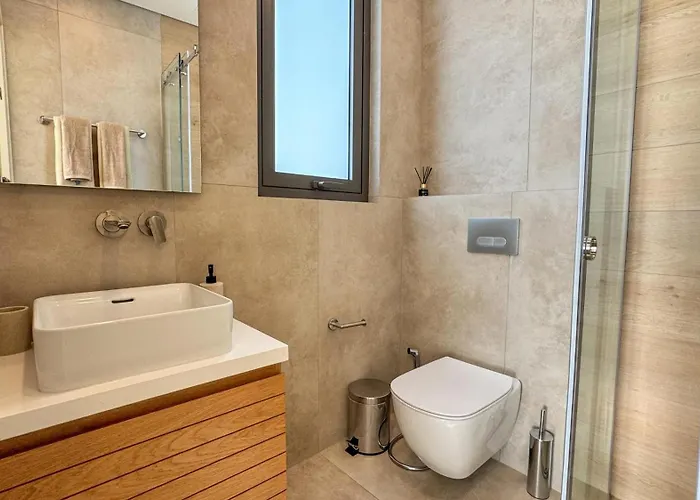 Malberry Park 302 - Modern 2bedroom With Shared Heated Pool, Sauna, Gym, Jacuzzi Lejlighed Paphos